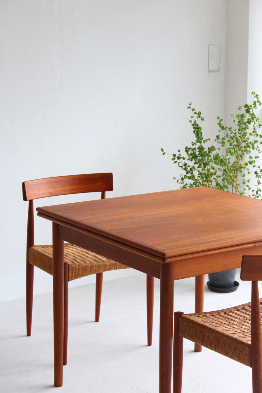 ARNE HOVMAND OLSEN / DINING CHAIR