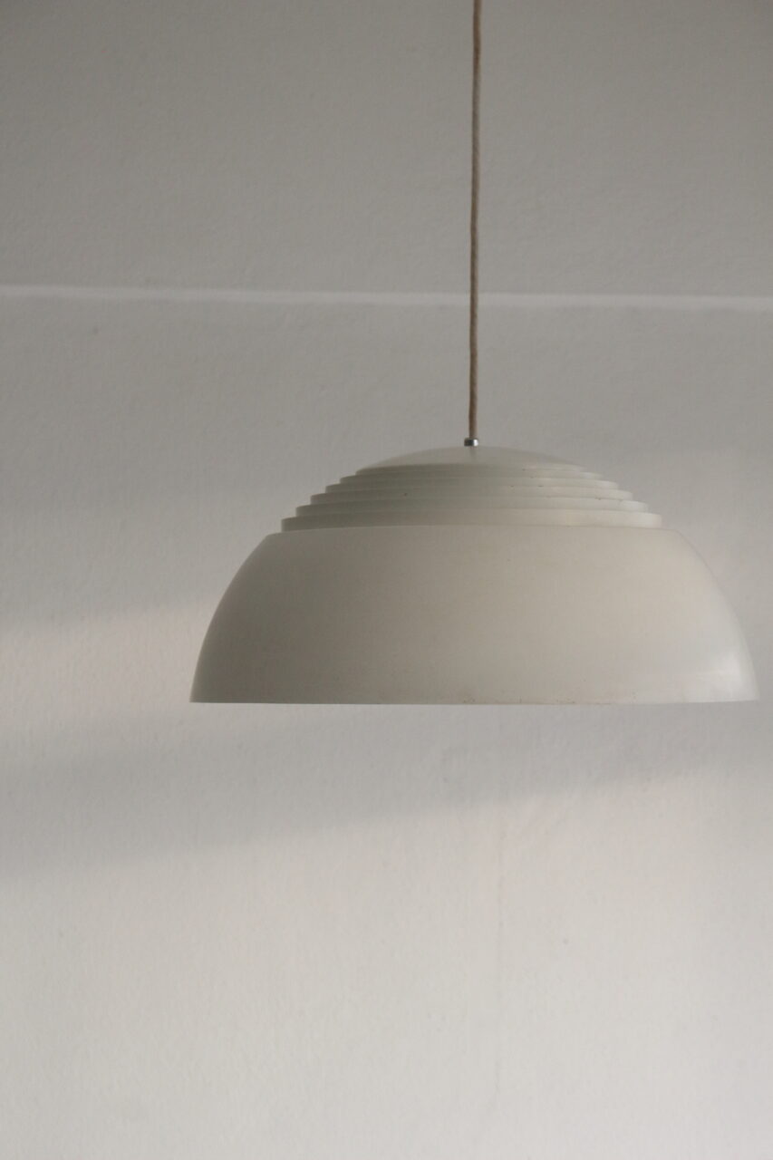 ARNE JACOBSEN / AJ ROYAL 500 (WHITE)