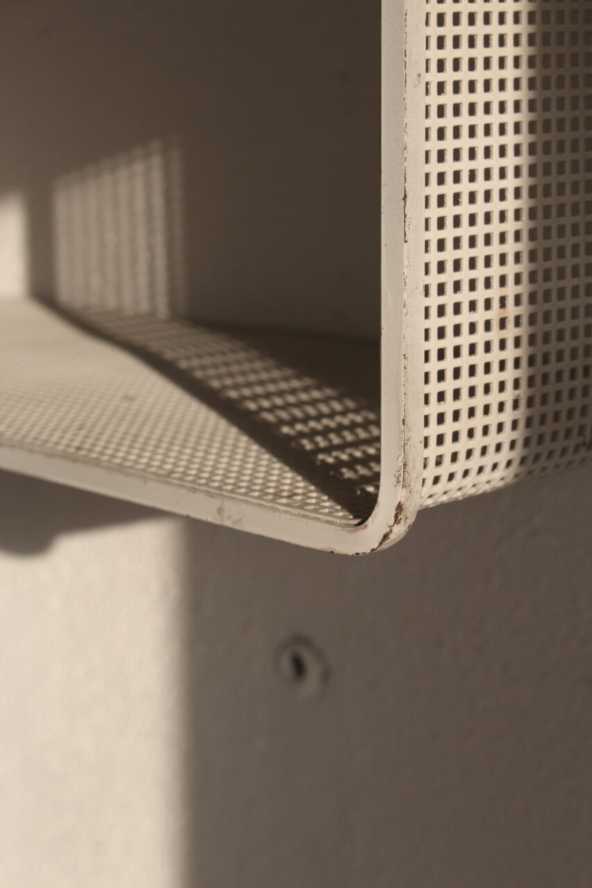 MATHIEU MATÉGOT / ‘DEDAL’ WALL SHELF (WHITE)