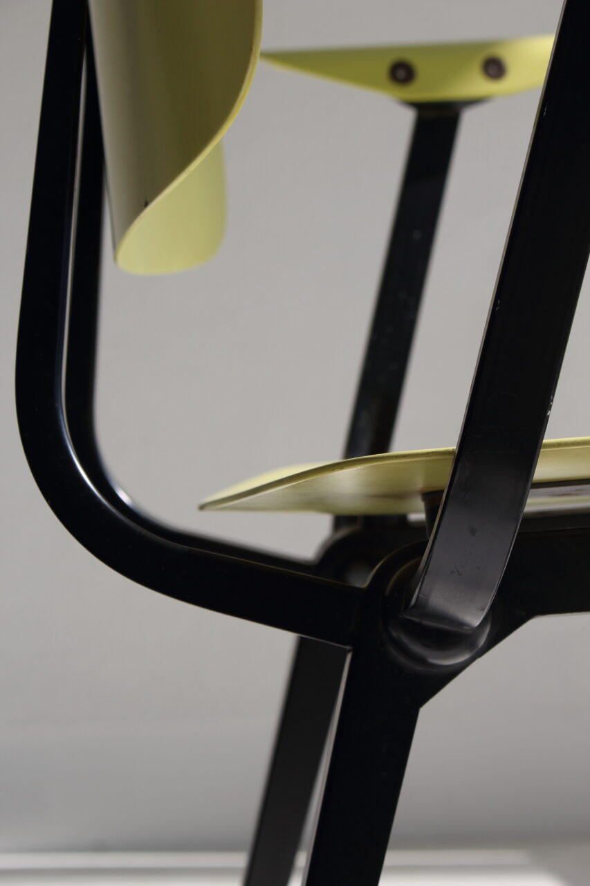 FRISO KRAMER / REVOLT ARMCHAIR
