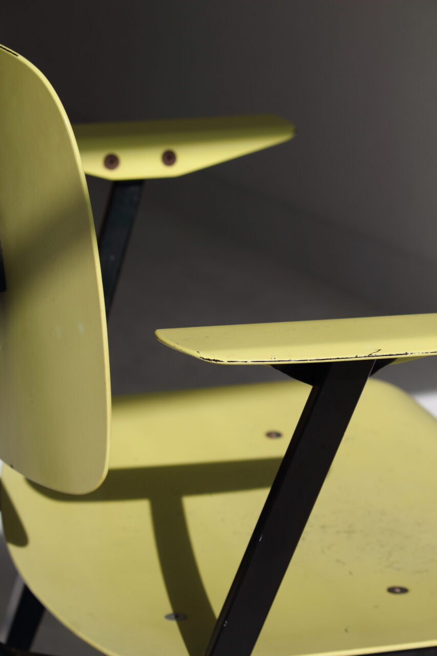 FRISO KRAMER / REVOLT ARMCHAIR