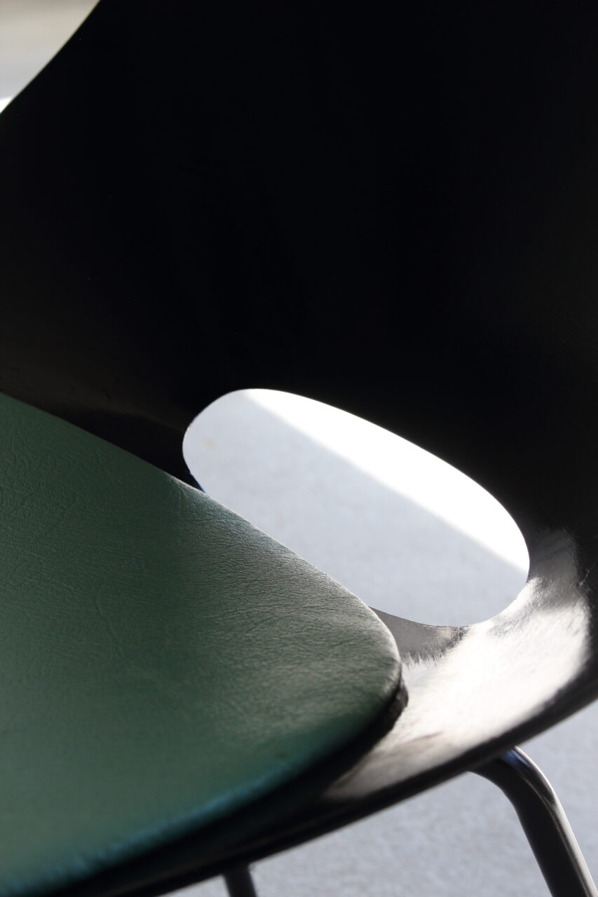 PIERRE GUARICHE / TONNEAU CHAIR
