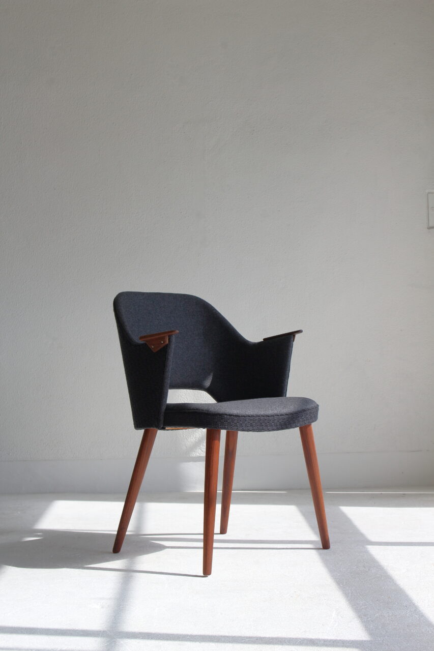 VINTAGE DANISH ARMCHAIR