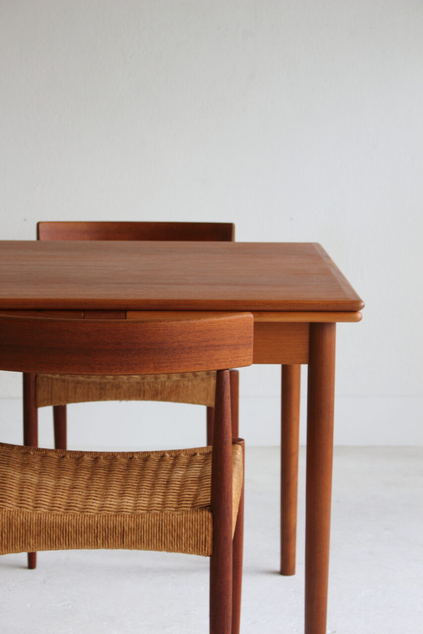 VINTAGE DANISH DINING TABLE