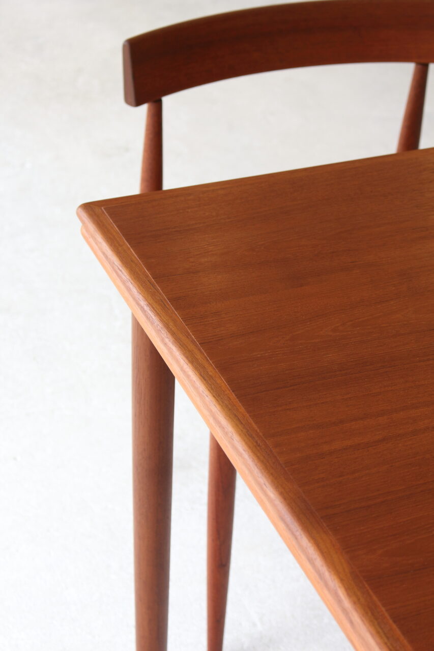 VINTAGE DANISH DINING TABLE