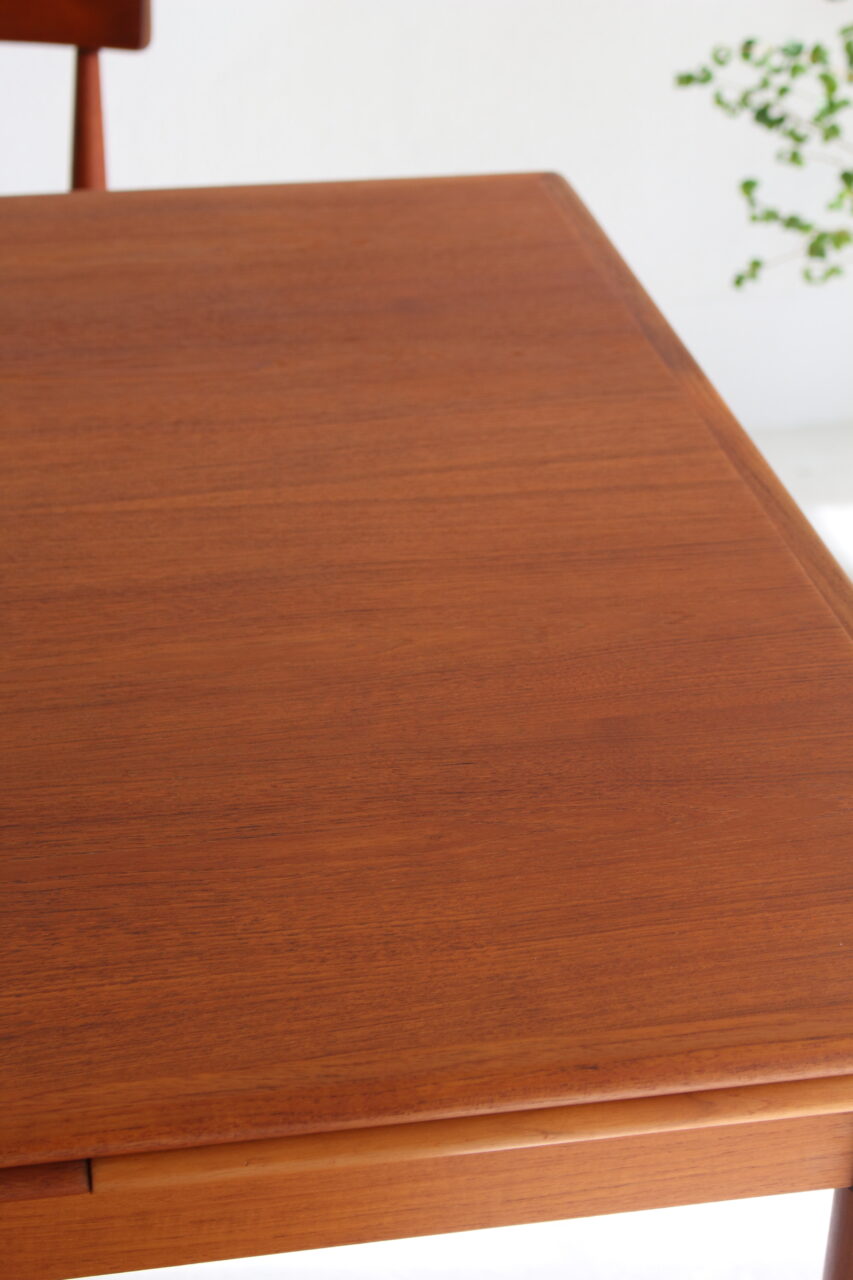 VINTAGE DANISH DINING TABLE