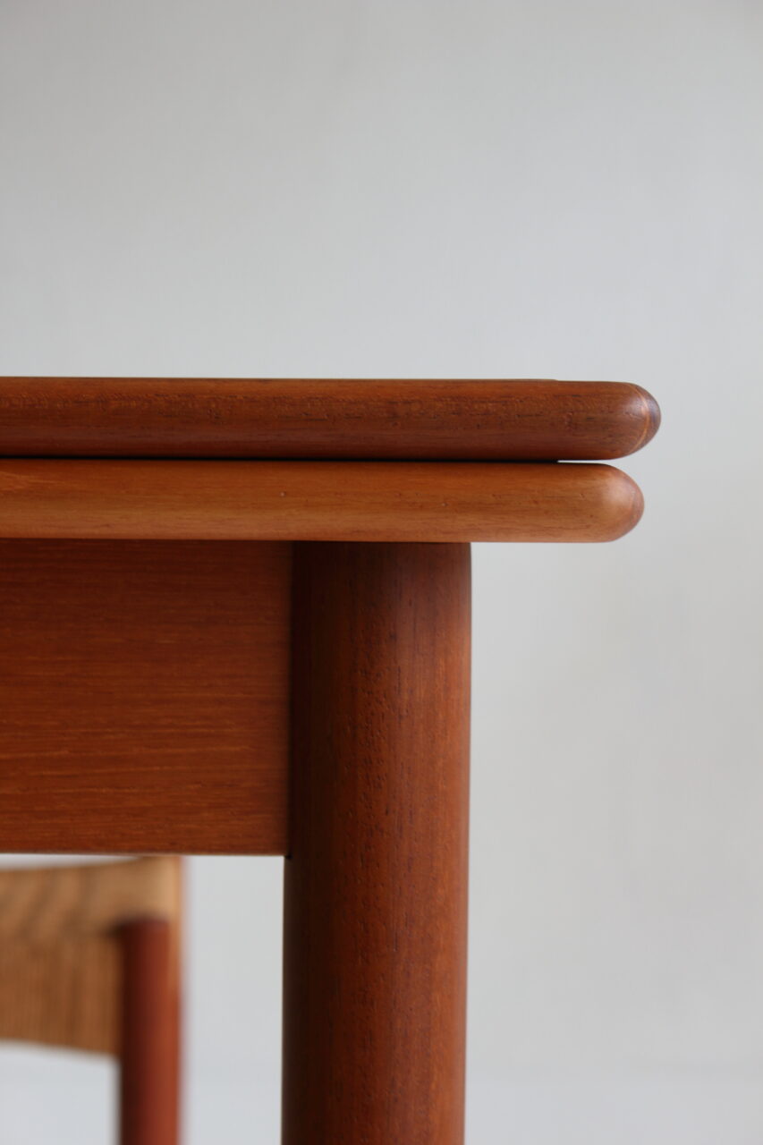 VINTAGE DANISH DINING TABLE