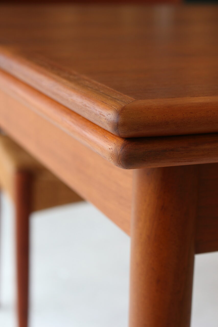 VINTAGE DANISH DINING TABLE