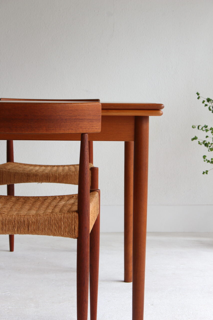 VINTAGE DANISH DINING TABLE