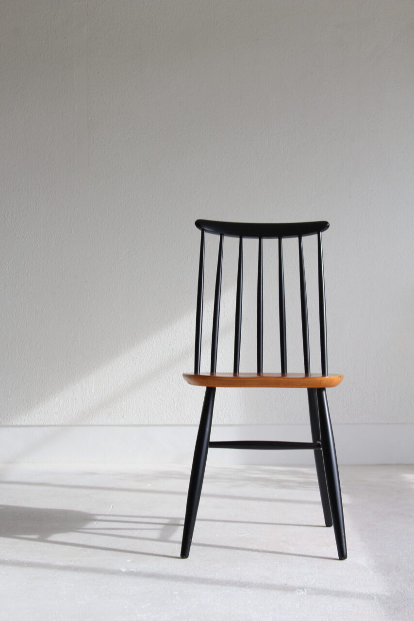 PASTOE SPINDLE BACK CHAIR 