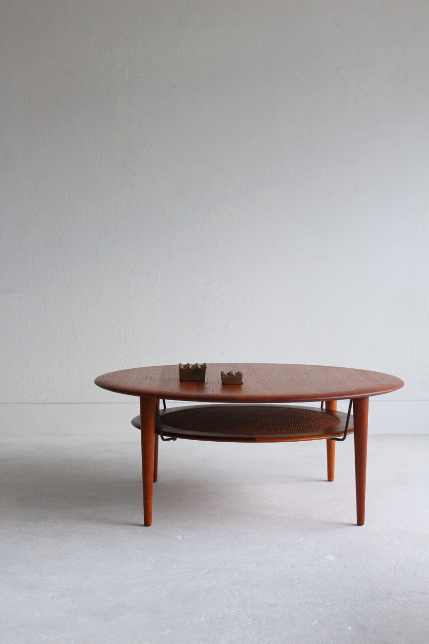 PETER HVIDT & ORLA MØLGAARD NIELSEN / ‘MINERVA’ FD515 TABLE