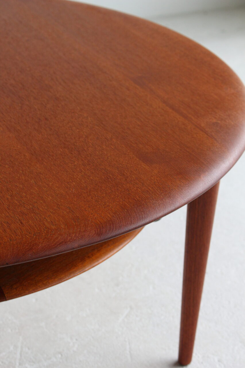 PETER HVIDT & ORLA MØLGAARD NIELSEN / ‘MINERVA’ FD515 TABLE