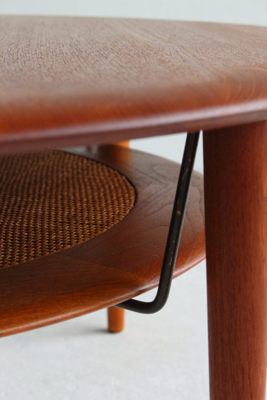 PETER HVIDT & ORLA MØLGAARD NIELSEN / ‘MINERVA’ FD515 TABLE