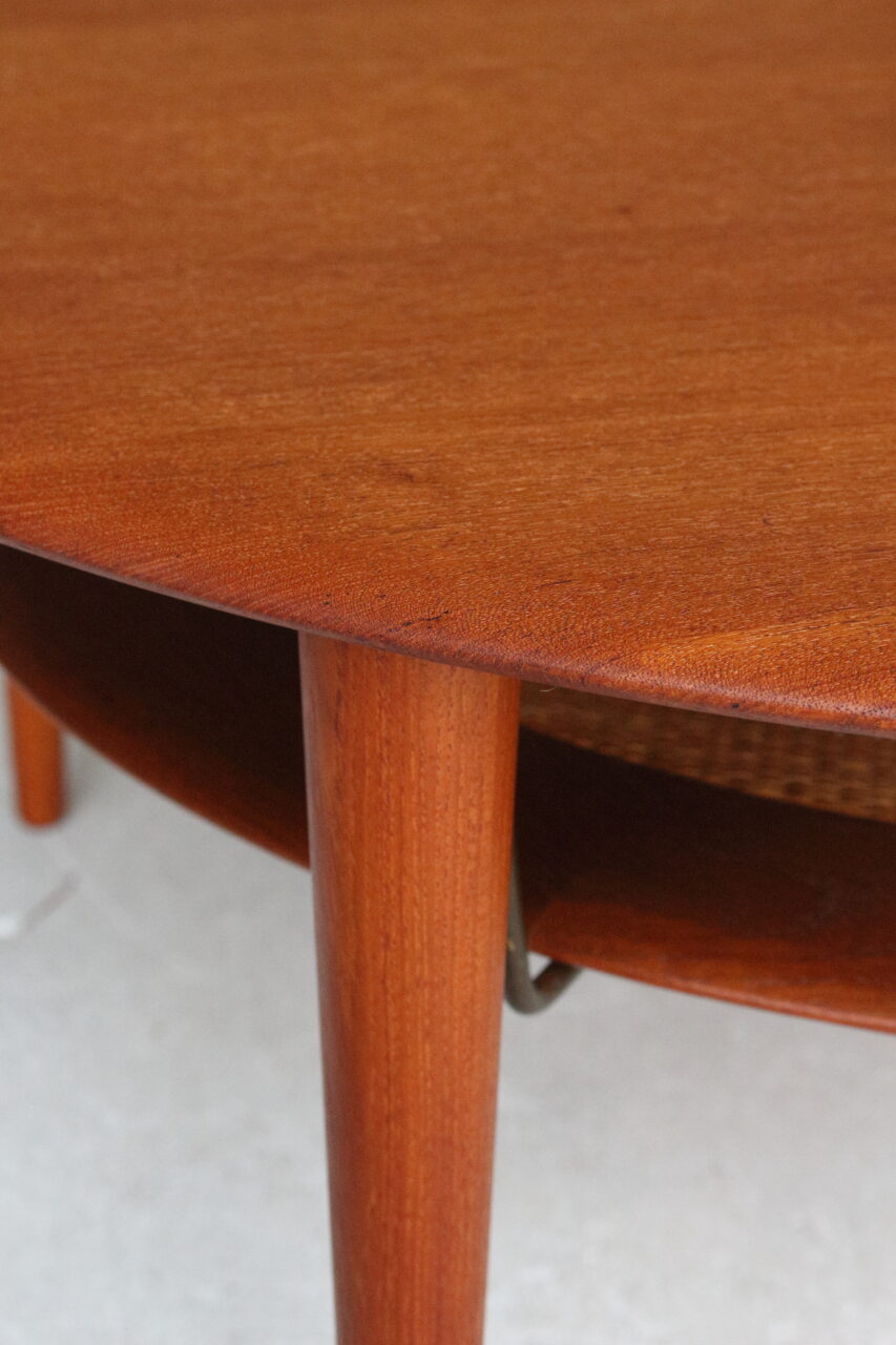 PETER HVIDT & ORLA MØLGAARD NIELSEN / ‘MINERVA’ FD515 TABLE