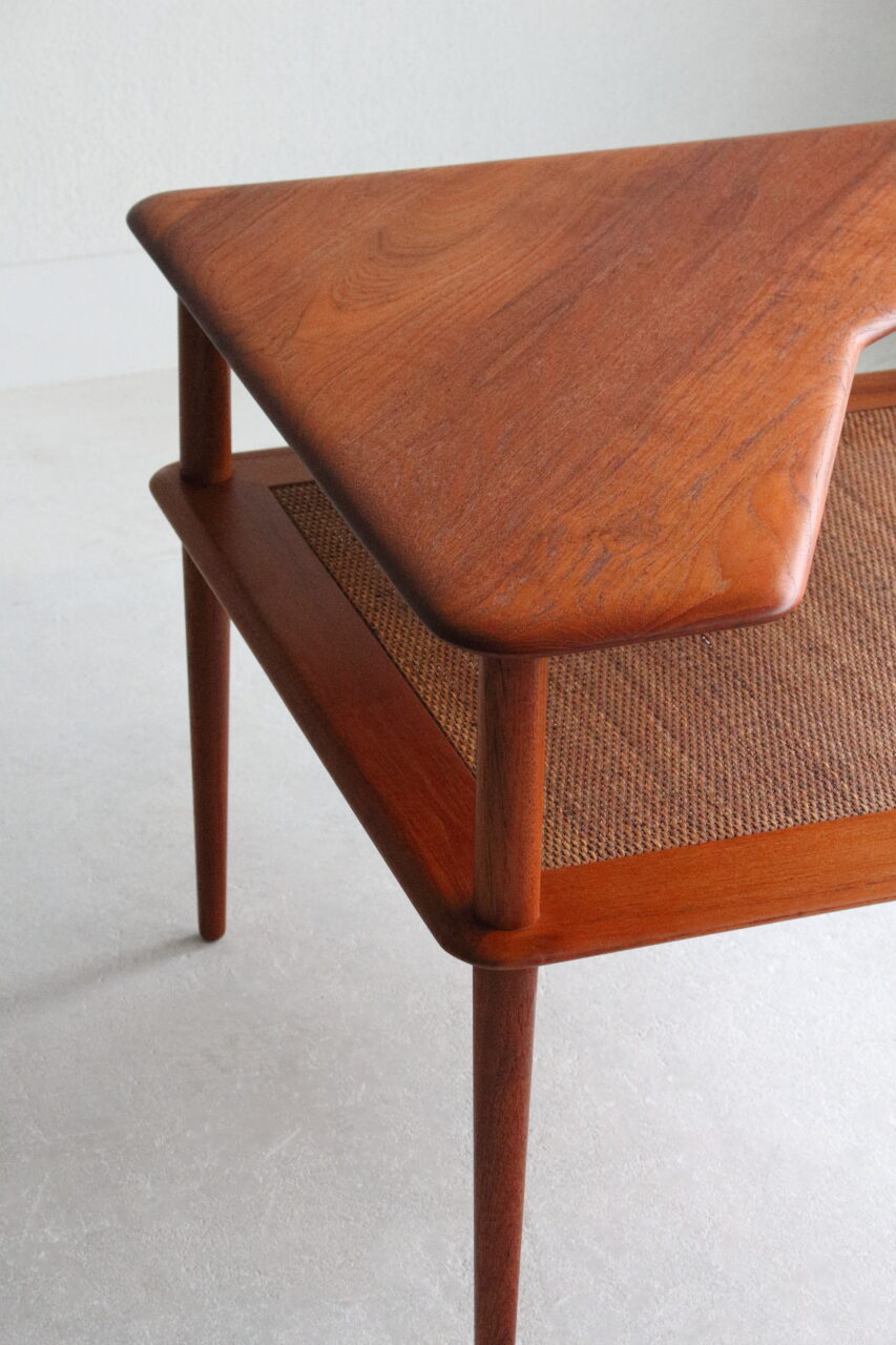 PETER HVIDT & ORLA MØLGAARD NIELSEN / ‘MINERVA’ SIDE TABLE