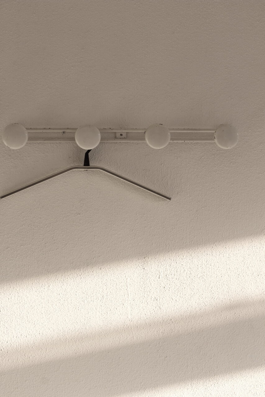 FRENCH ATOMIC COAT HOOK (WHITE)