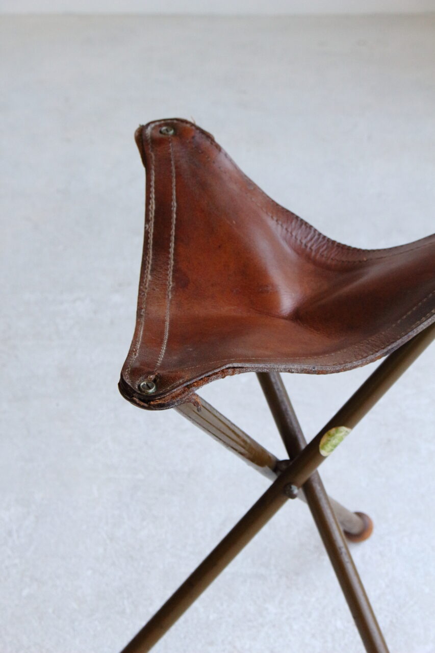 VINTAGE LEATHER HUNTING STOOL (BROWN)