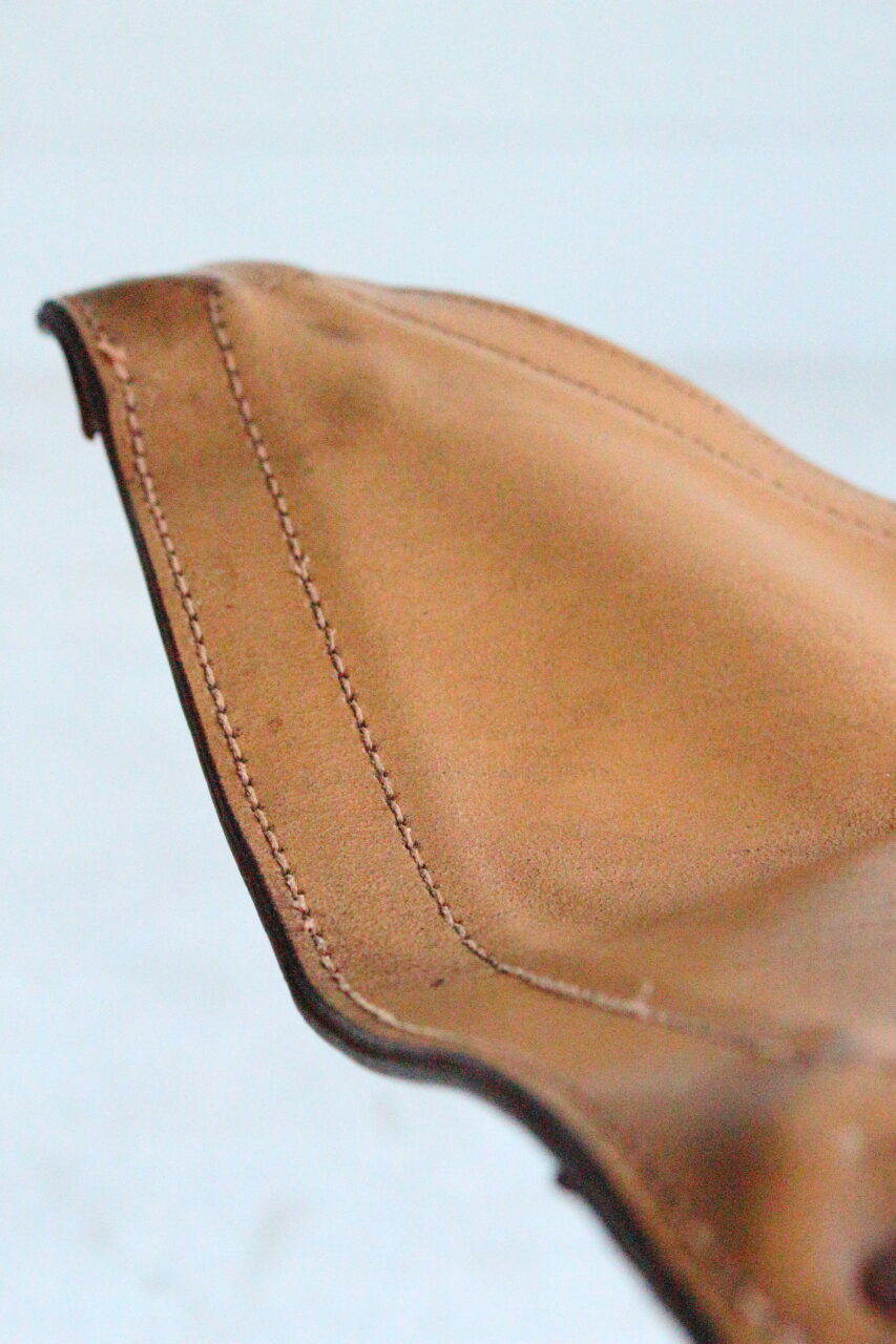 VINTAGE LEATHER HUNTING STOOL (LIGHT BROWN)