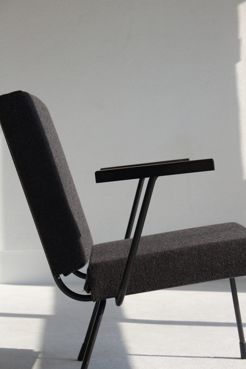 WIM RIETVELD / MODEL 1401 EASY CHAIR