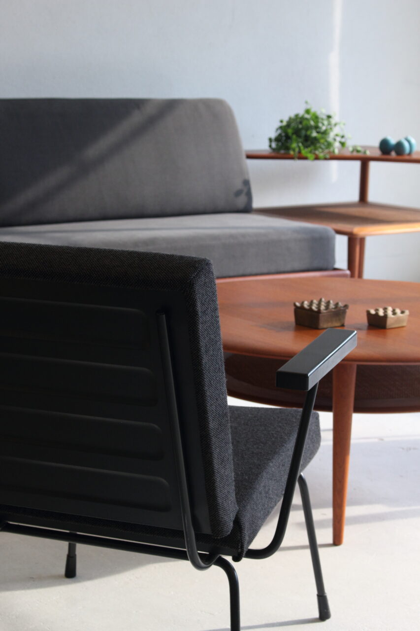 WIM RIETVELD / MODEL 1401 EASY CHAIR