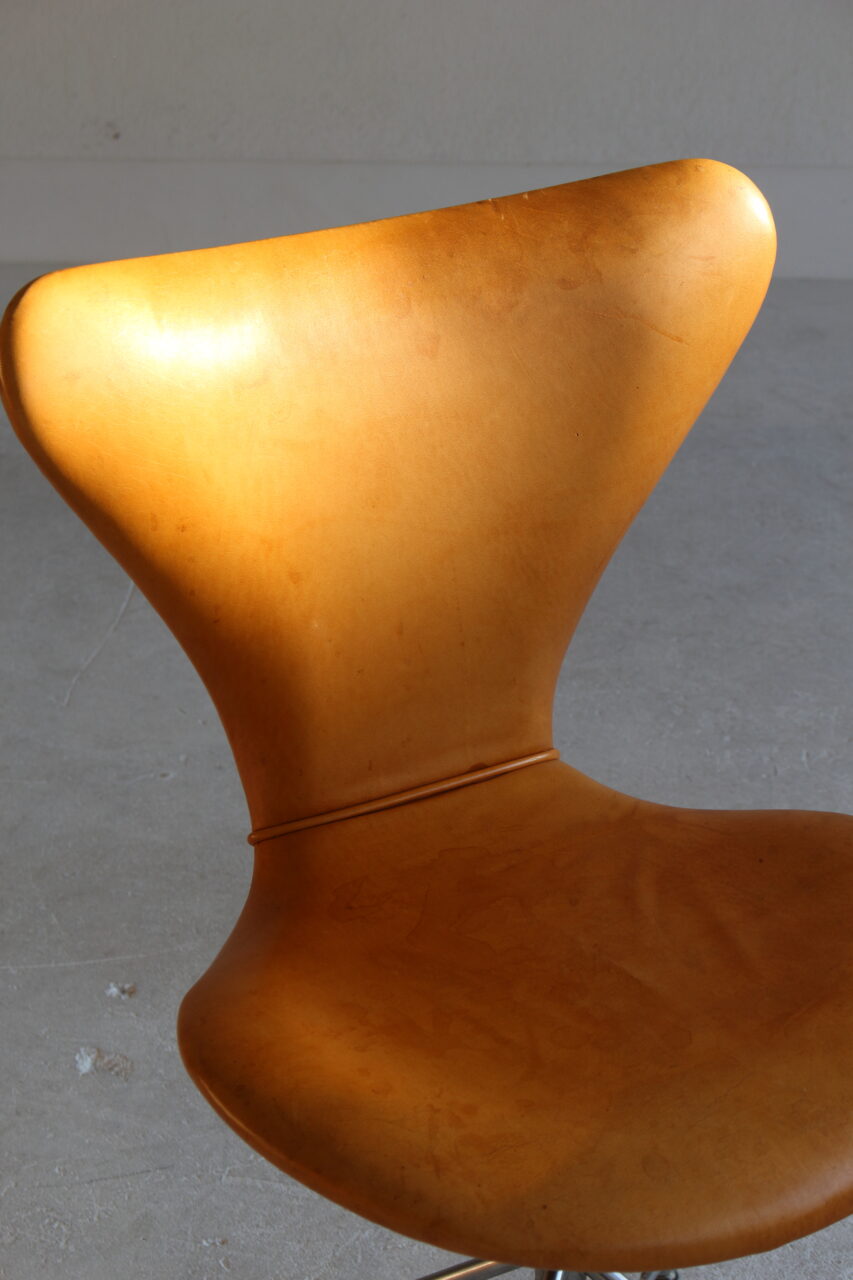 ARNE JACOBSEN / ‘MODEL 3117’ CHAIR