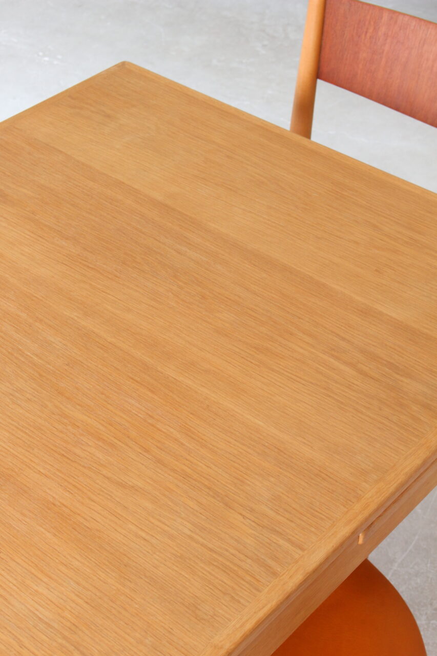 NIELS O.MOLLER / DINING TABLE IN OAK