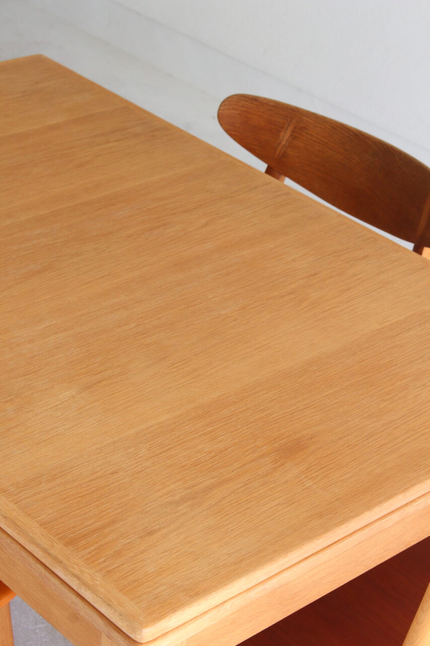 NIELS O.MOLLER / DINING TABLE IN OAK