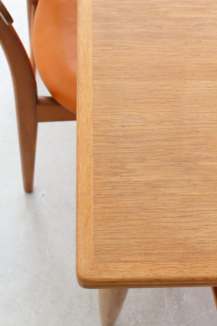 NIELS O.MOLLER / DINING TABLE IN OAK