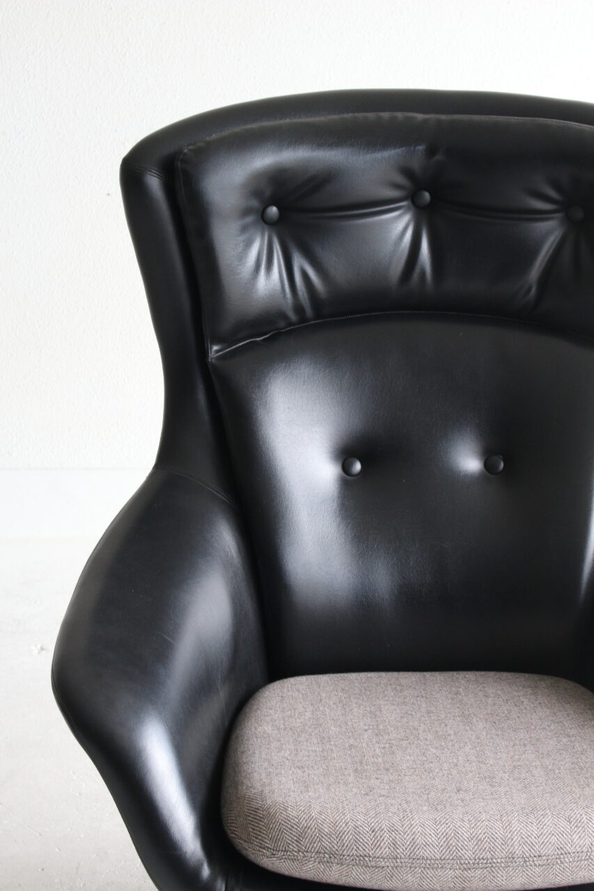 VINTAGE LOUNGE CHAIR