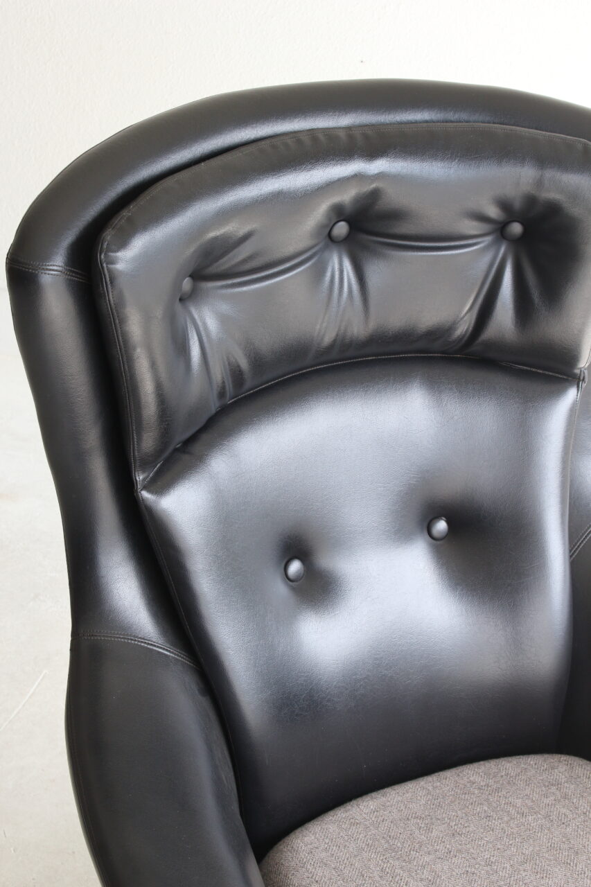 VINTAGE LOUNGE CHAIR
