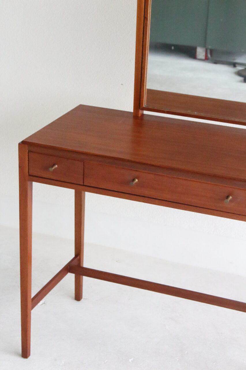 VINTAGE DRESSING TABLE