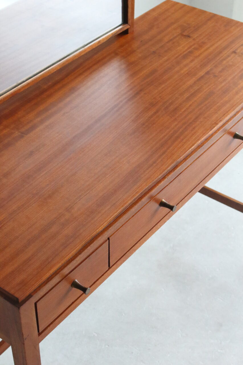 VINTAGE DRESSING TABLE