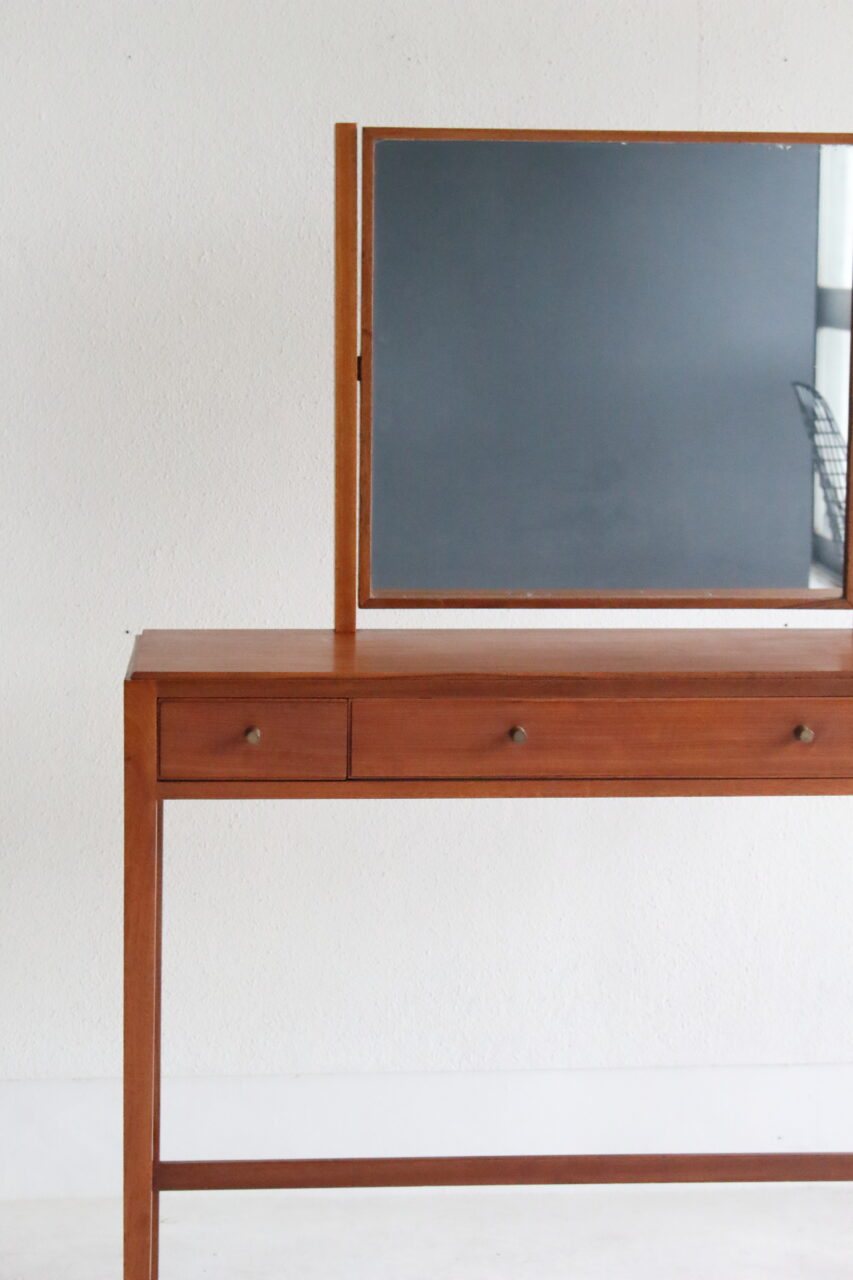 VINTAGE DRESSING TABLE