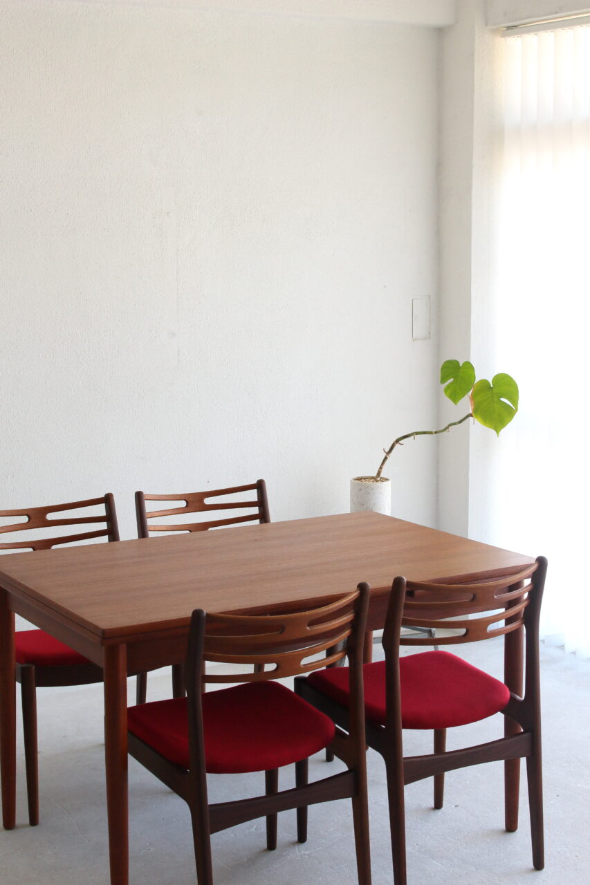 DANISH VINTAGE DINING TABLE