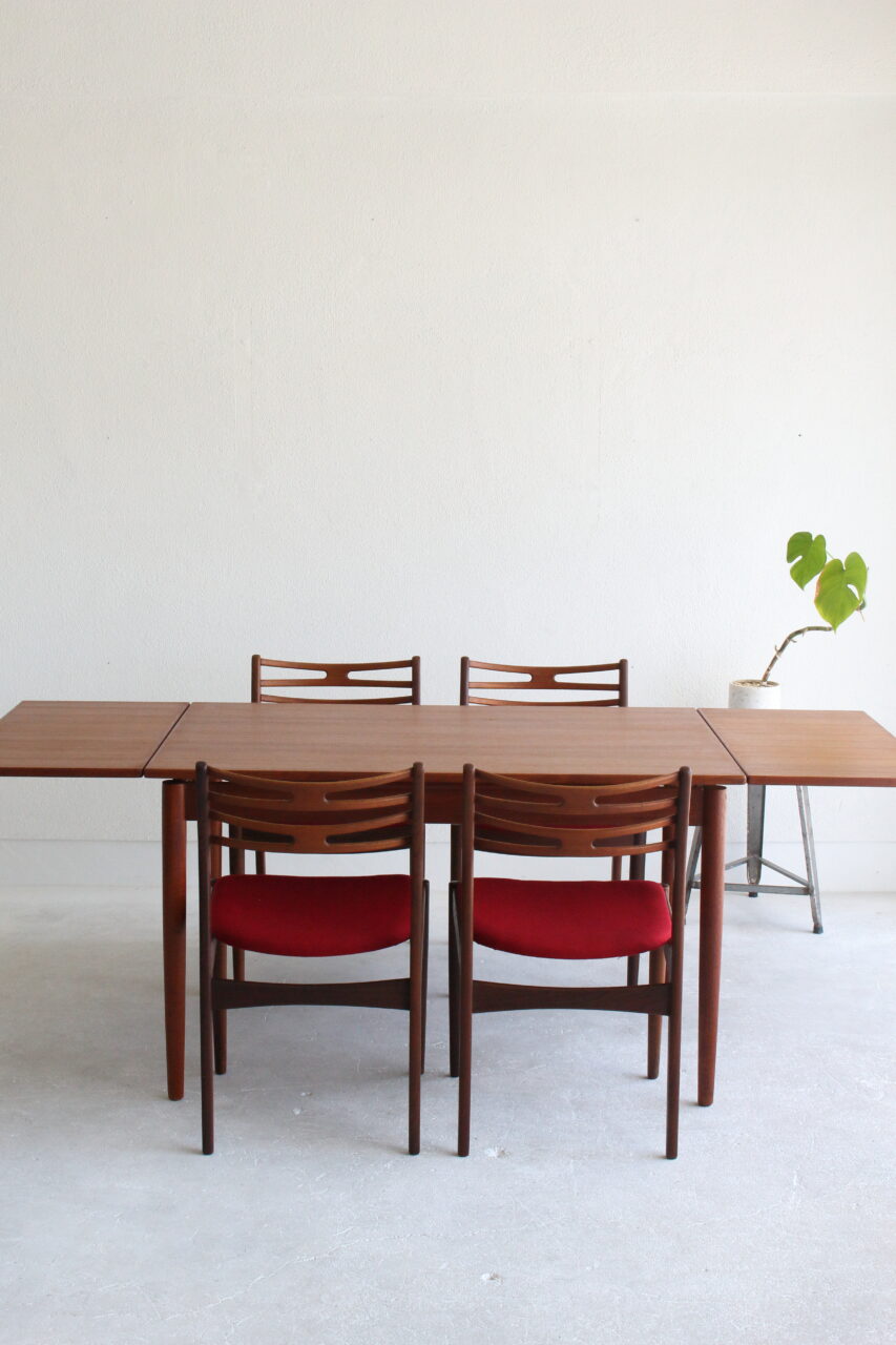 DANISH VINTAGE DINING TABLE