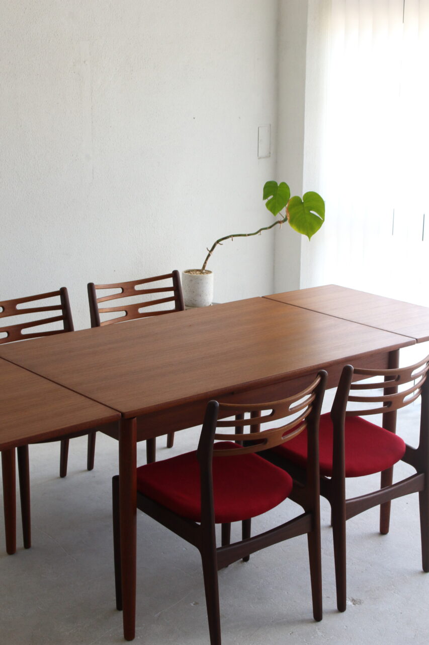 DANISH VINTAGE DINING TABLE